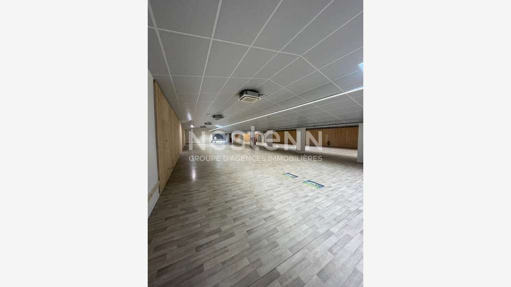 A louer local commercial 1100m² empl premium Séné 