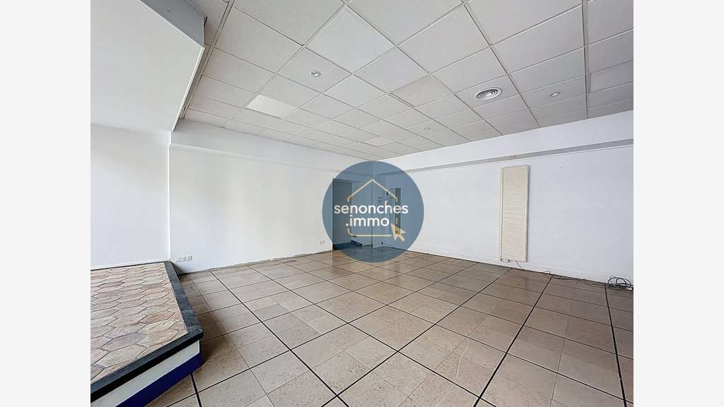 Location local commercial 53m² Senonches centre