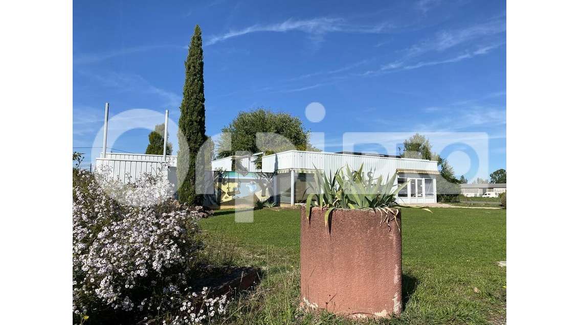 A louer local commercial 127m² à Septfonds