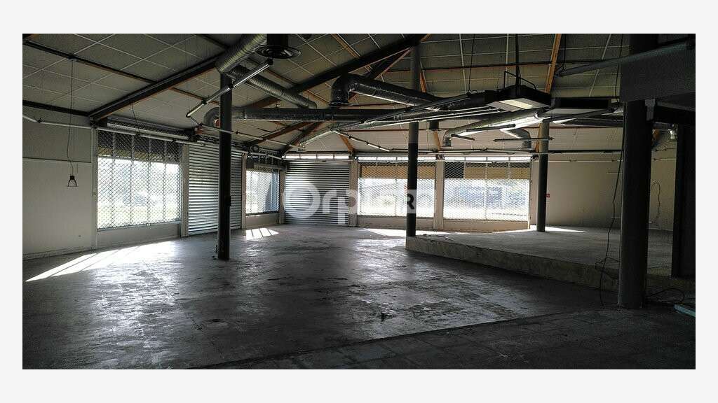 A louer local commercial de 1250m² à Pau Nord