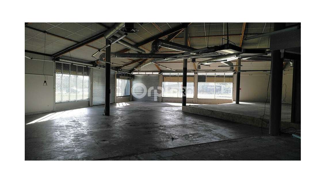 A louer local commercial de 1250m² à Pau Nord