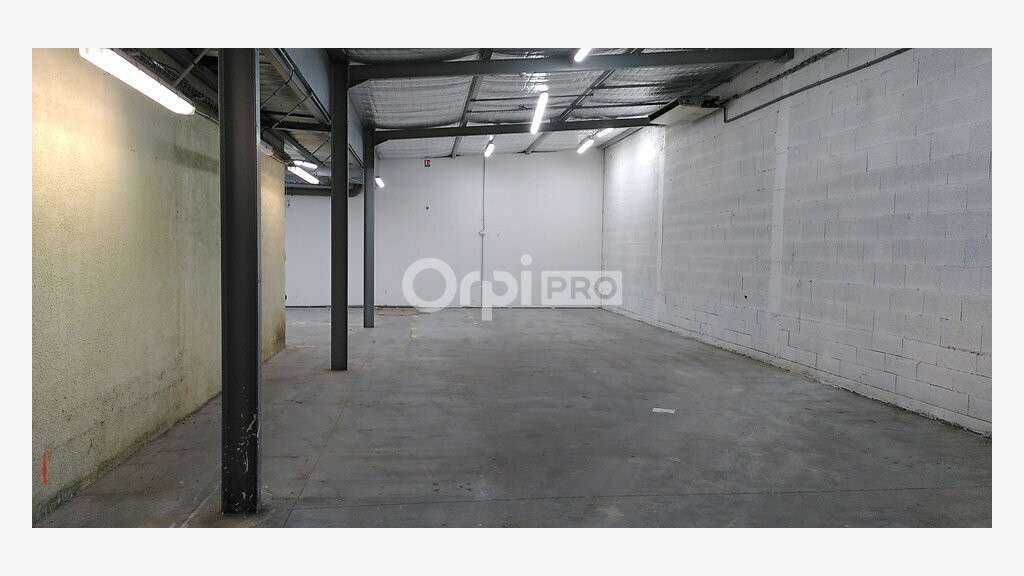 A louer local commercial de 1250m² à Pau Nord