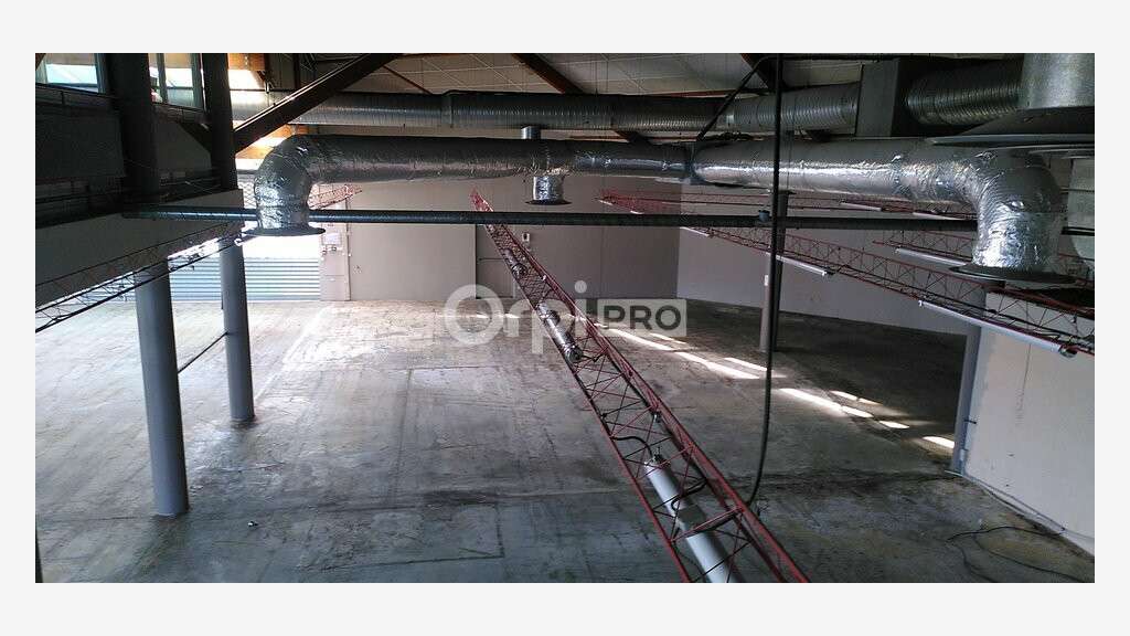 A louer local commercial de 1250m² à Pau Nord