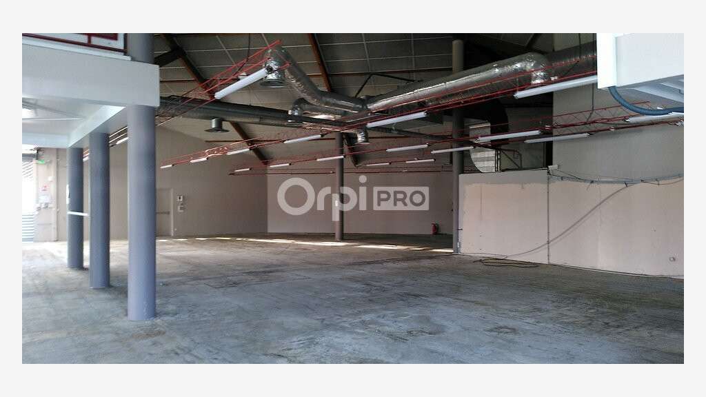 A louer local commercial de 1250m² à Pau Nord