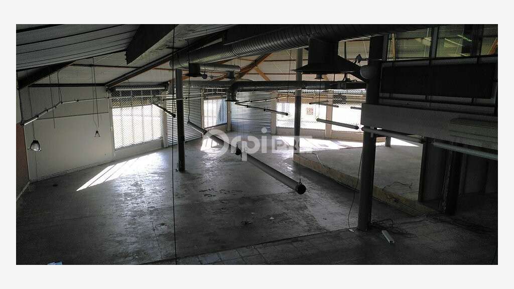A louer local commercial de 1250m² à Pau Nord