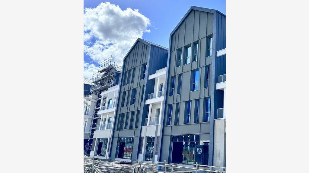 2 surfaces commerciales 191m² à louer à Serris