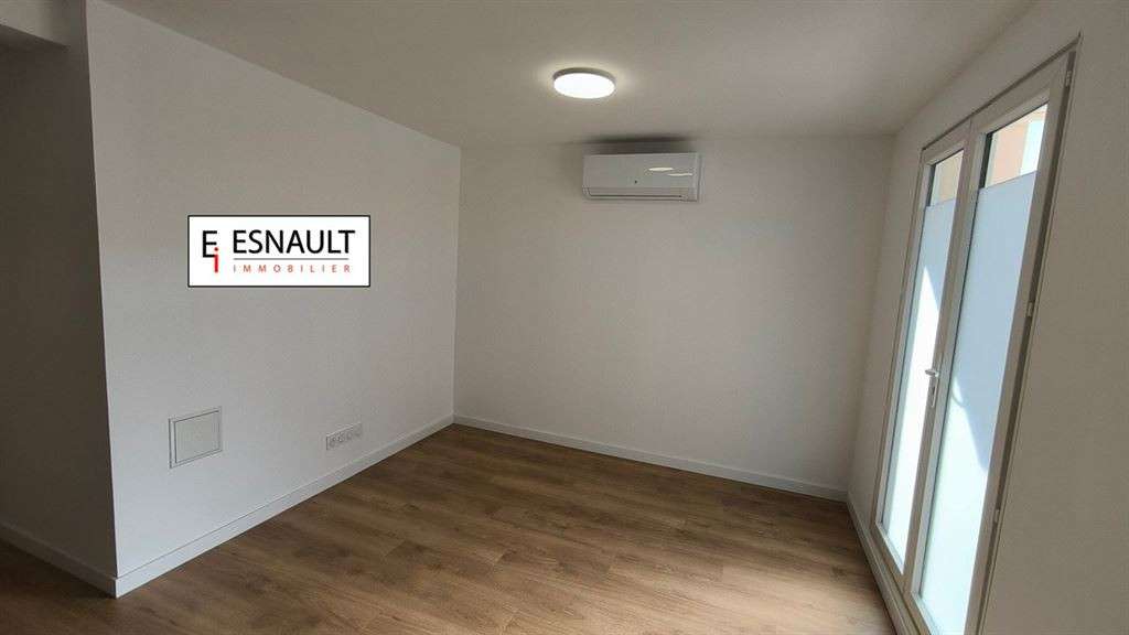 Bureau neuf 14.5m² à louer à Sète
