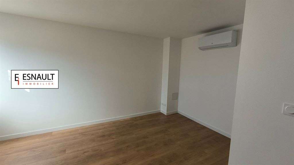 Location bureau 18m² + communs à Sète