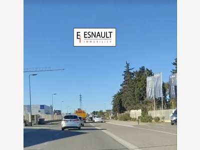 A louer entrepôt 150m² en za Sète Eaux Blanches