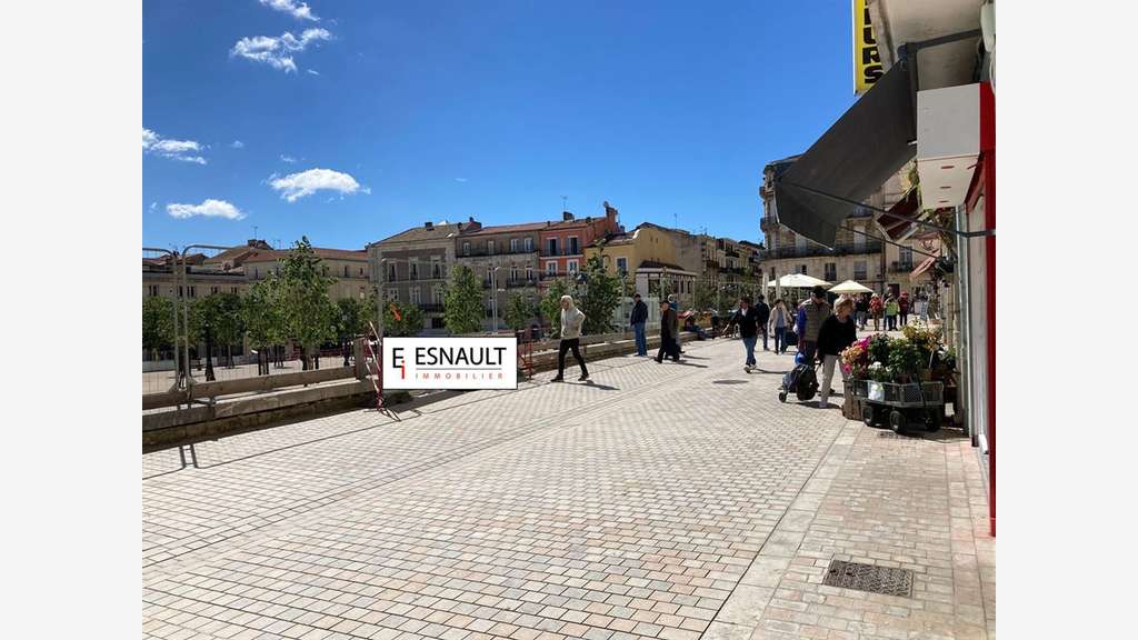 Location local commercial 65m² Sète rue piétonne