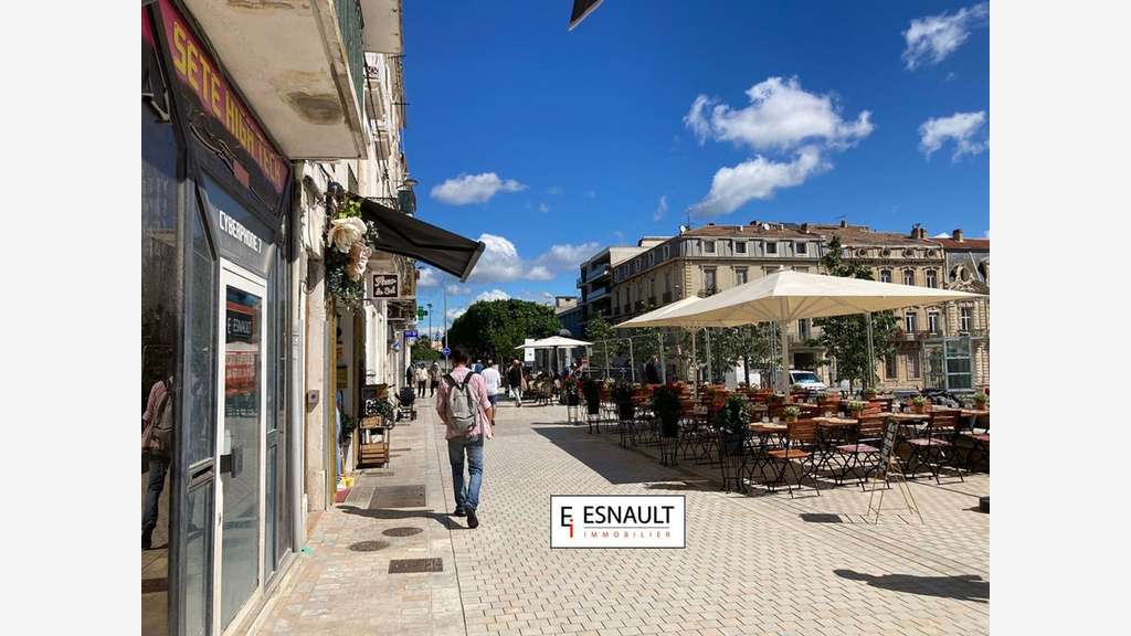 Location local commercial 65m² Sète rue piétonne