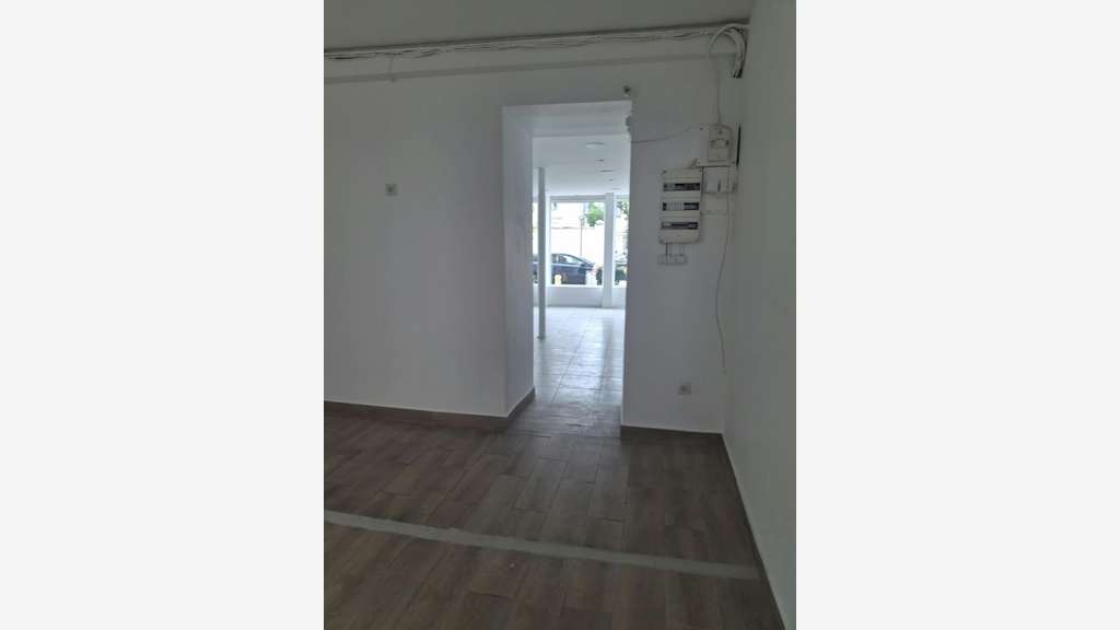 Local commercial 120m² à louer à Sèvres