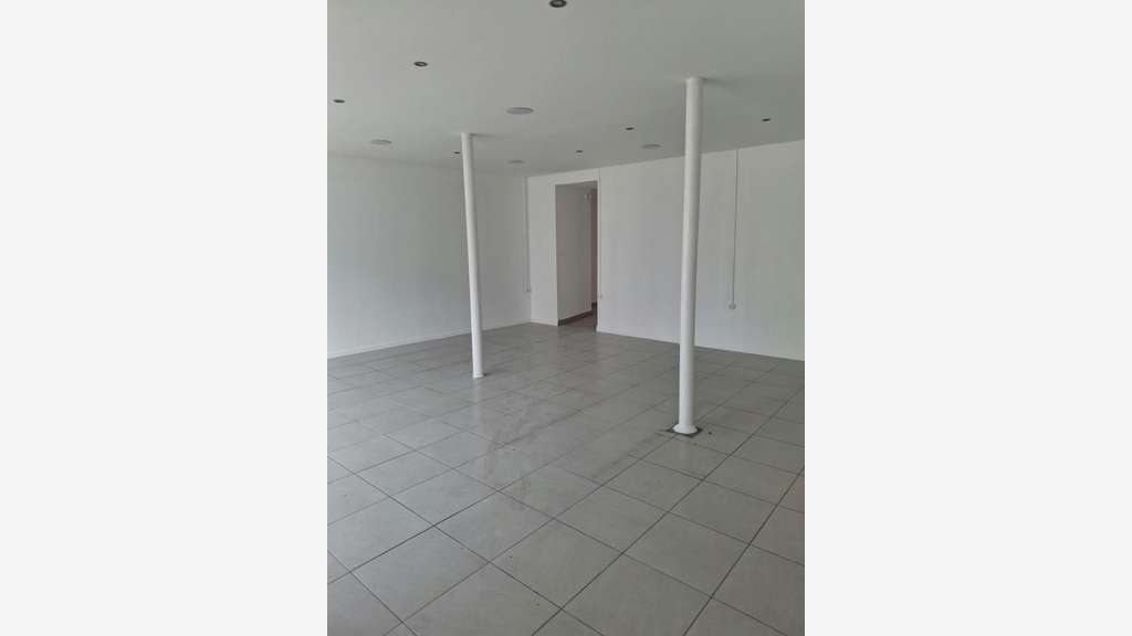 Local commercial 120m² à louer à Sèvres