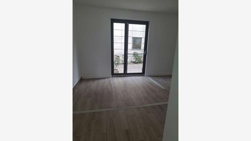 Local commercial 120m² à louer à Sèvres