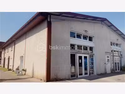 LOCAL COMMERCIAL 80 M2 SILLINGY (74330)