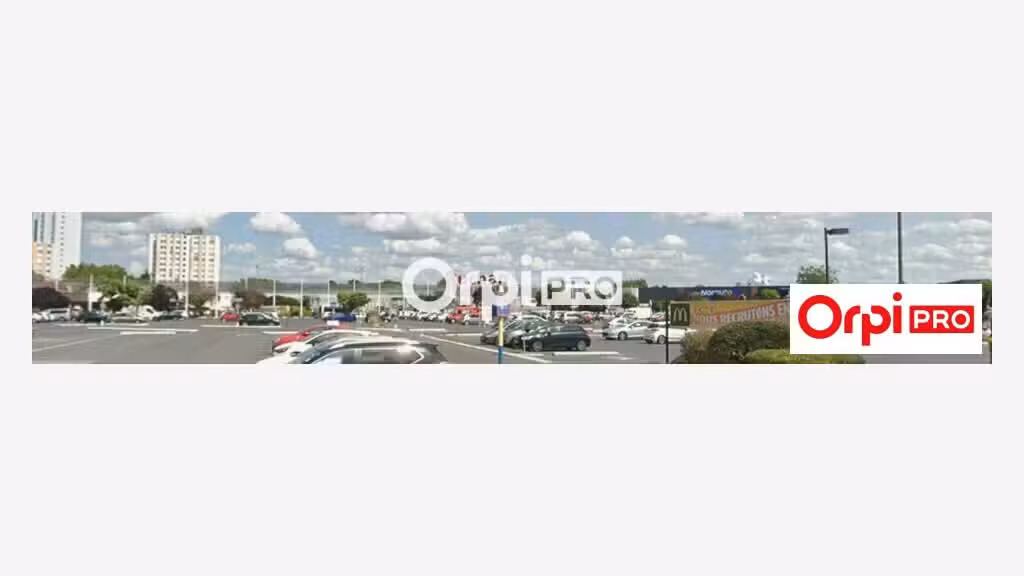 A louer local commercial 93m² Sin le Noble (59450)