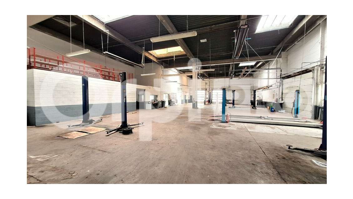 A louer local 1600m² à Soissons emplac stratégique