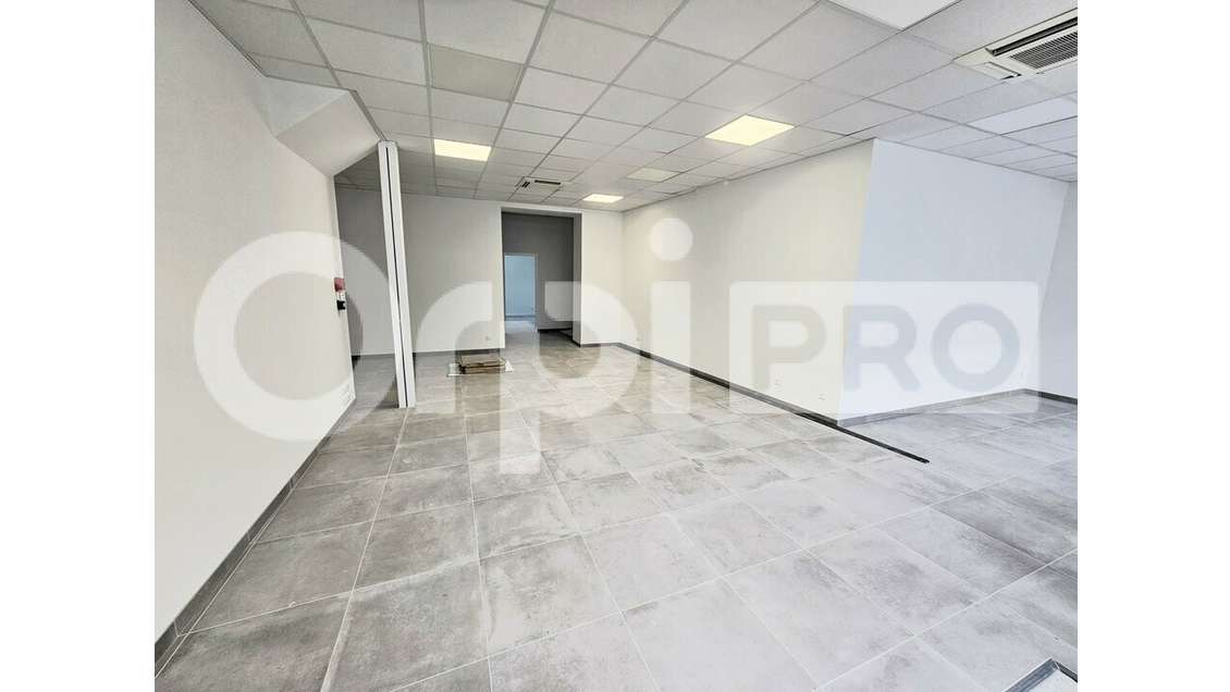 A louer local commercial 120m² centre Soissons