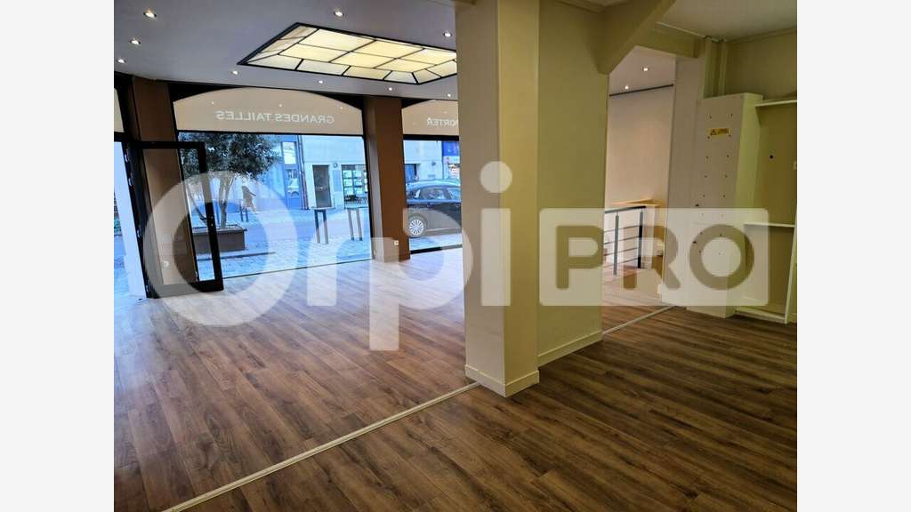 A louer local 64m² empl N°1 hyper centre Soissons