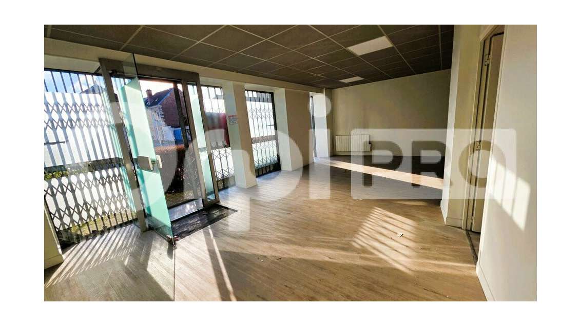 Local commercial à louer à Villeneuve-St-Germain