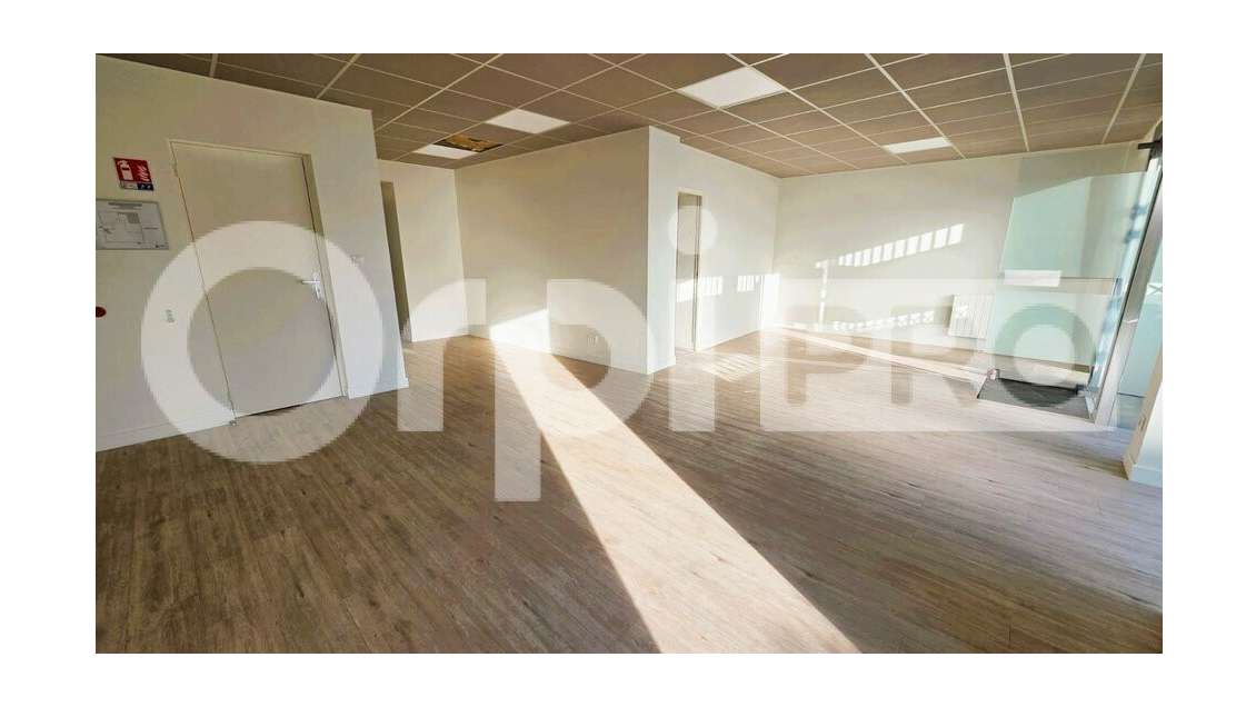 Local commercial à louer à Villeneuve-St-Germain