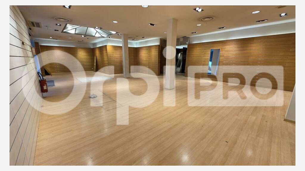 A louer local de 190m² en hyper centre Soissons