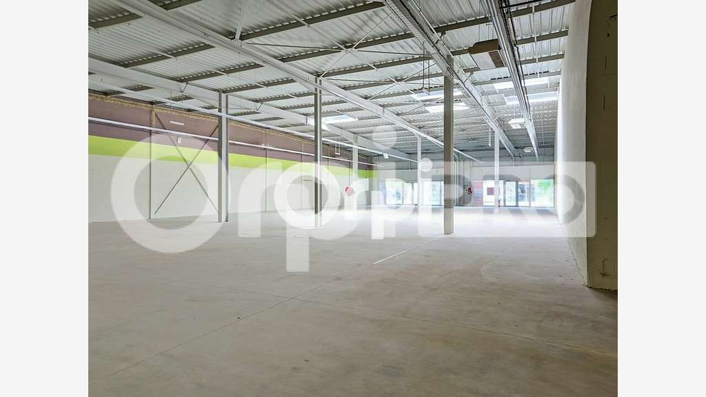 LOCAL COMMERCIAL à louer dans le 02