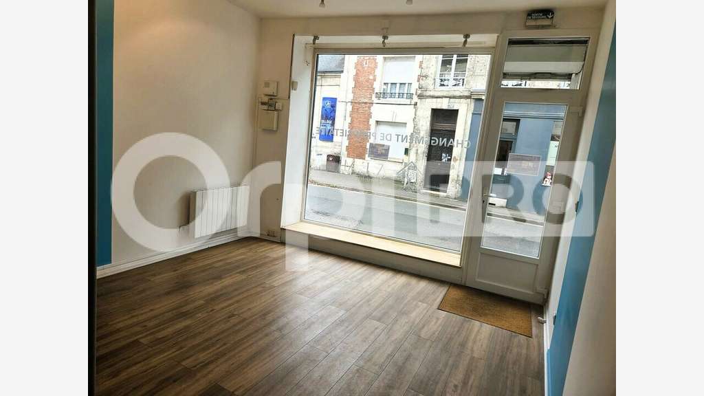 LOCAL COMMERCIAL à louer dans le 02