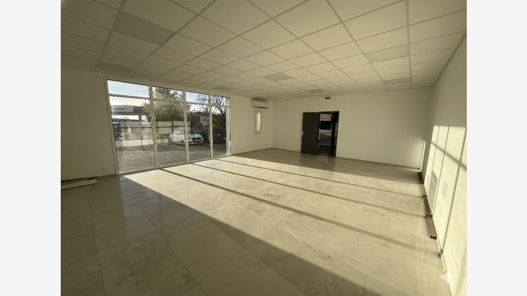 A louer local commercial 98m² à Solliès-Pont ZAC