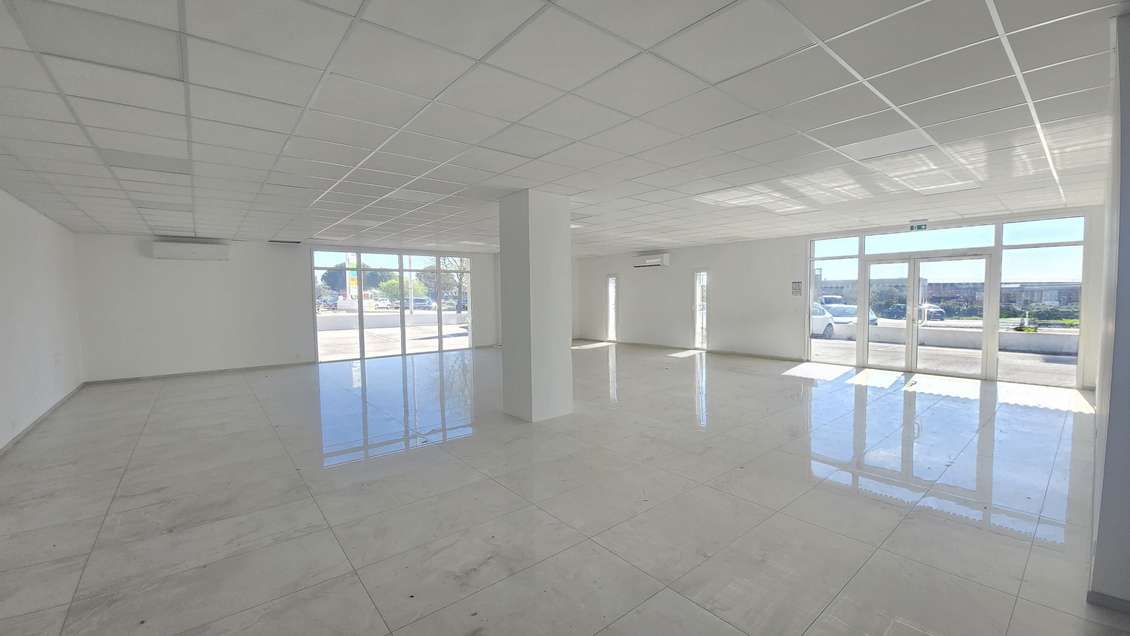 A louer local commercial 172m² à Solliès-Pont