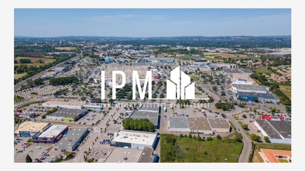 A louer local commercial 630m² ZC du Pontet