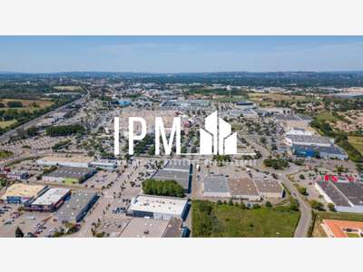 A louer local commercial 630m² ZC du Pontet