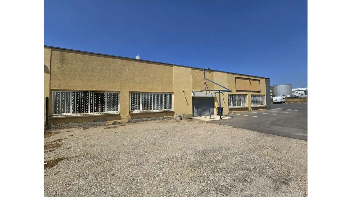 A louer local commercial 107m² Sorgues empl strat.