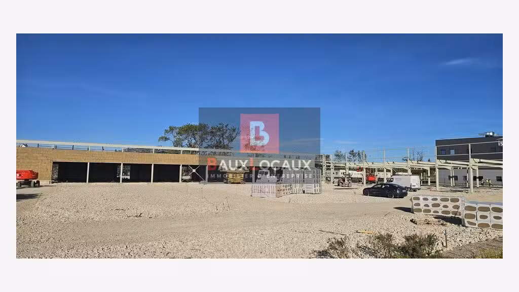 Local commercial de 215m² à louer en zc à Sorgues