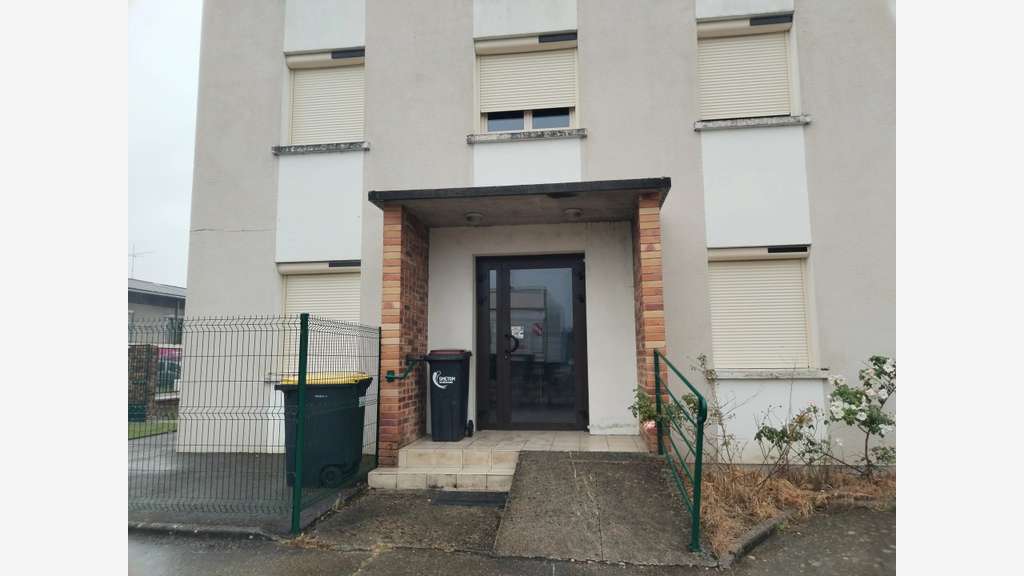 LOCAL COMMERCIAL – 3 BUREAUX – ZI DE SOUPPES-SUR-L