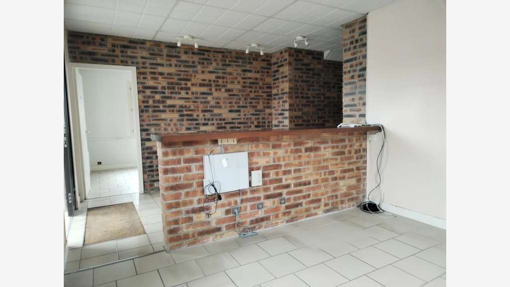 LOCAL COMMERCIAL – 3 BUREAUX – ZI DE SOUPPES-SUR-L