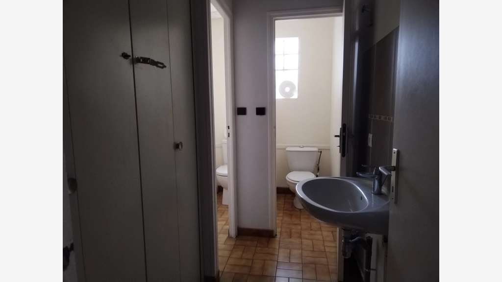 LOCAL COMMERCIAL – 3 BUREAUX – ZI DE SOUPPES-SUR-L