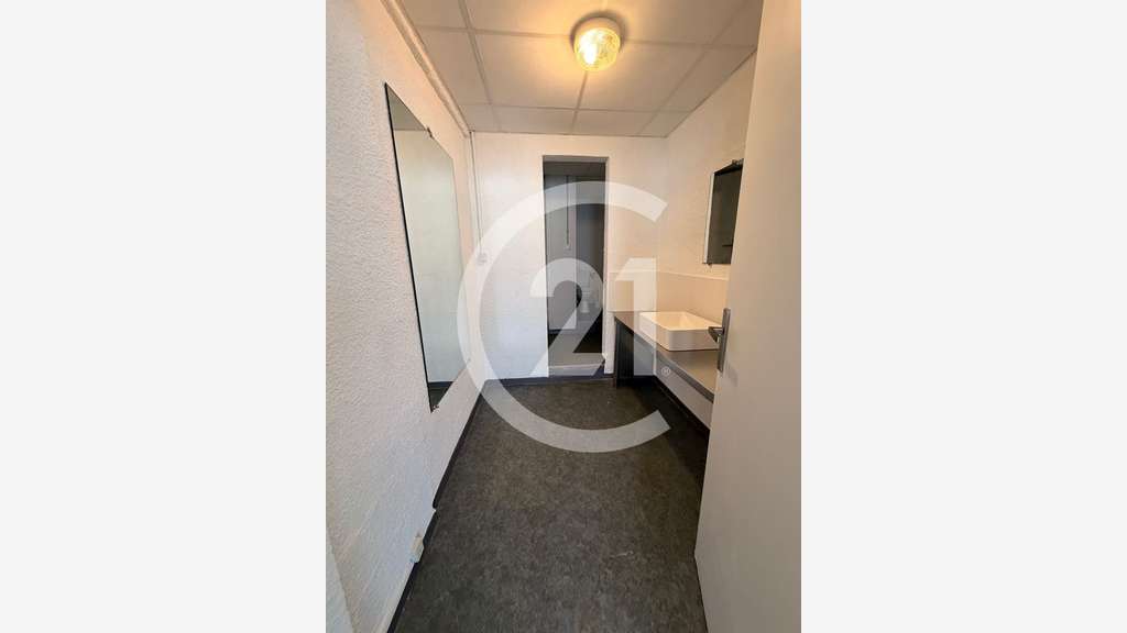A louer local commercial de 115m² à Soyons 