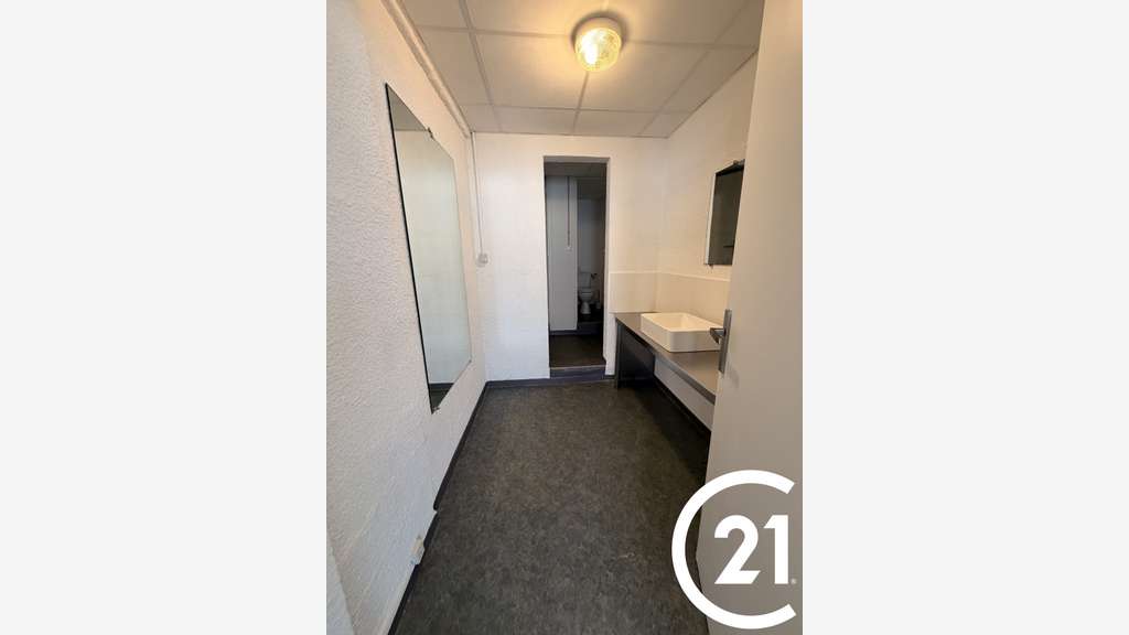 A louer local commercial de 115m² à Soyons 