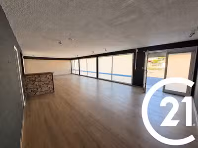 A louer local commercial de 115m² à Soyons 