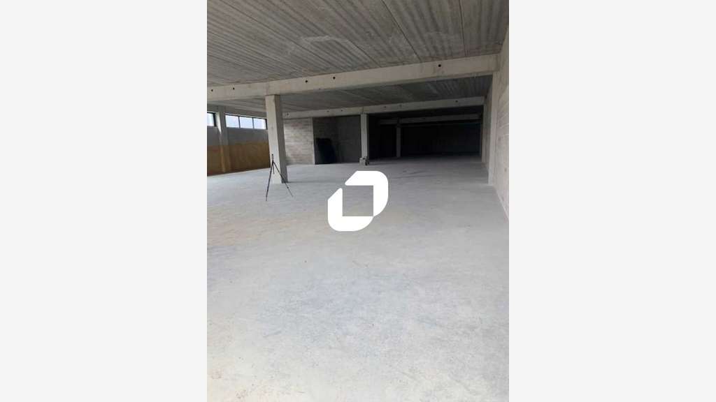 A louer Local commercial 550m² Stains