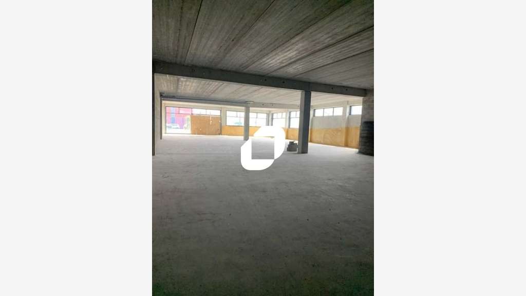 A louer Local commercial 550m² Stains