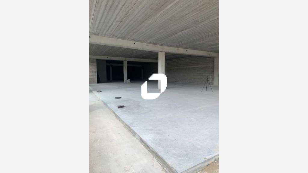 A louer Local commercial 550m² Stains
