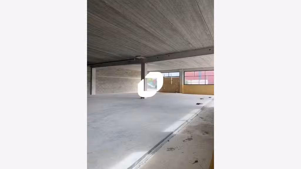 A louer Local commercial 550m² Stains