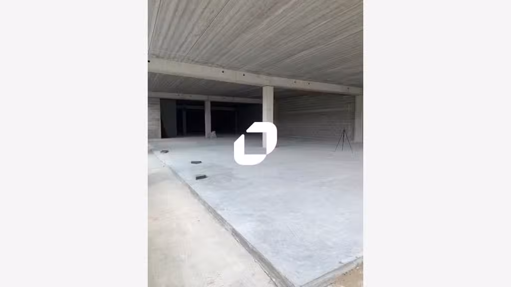 A louer Local commercial 550m² Stains