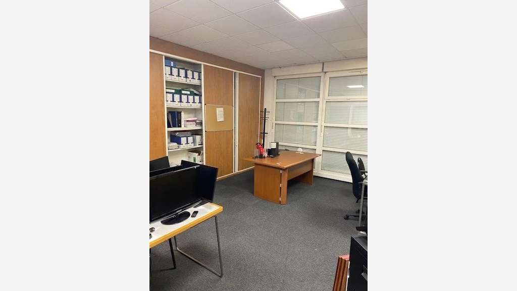 Local en rdc de 335m²