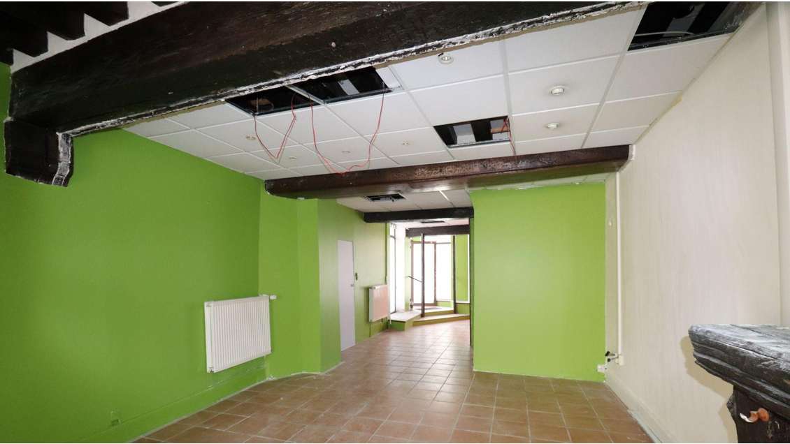 Location local commercial 141m² à Sully-sur-Loire 