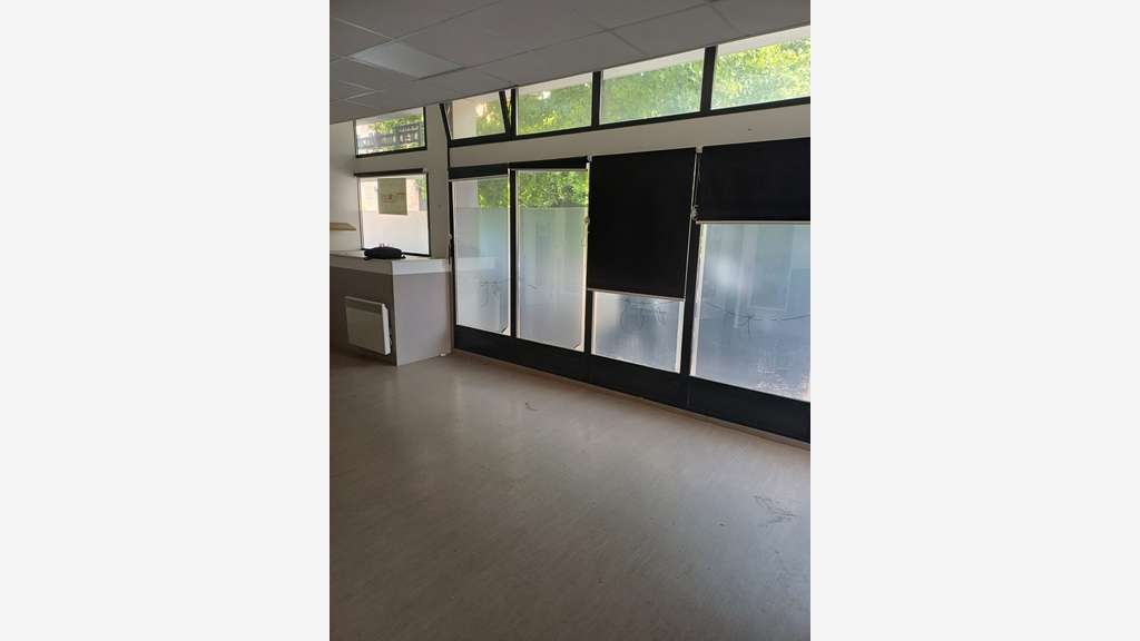 A louer local 116m² à Suresnes