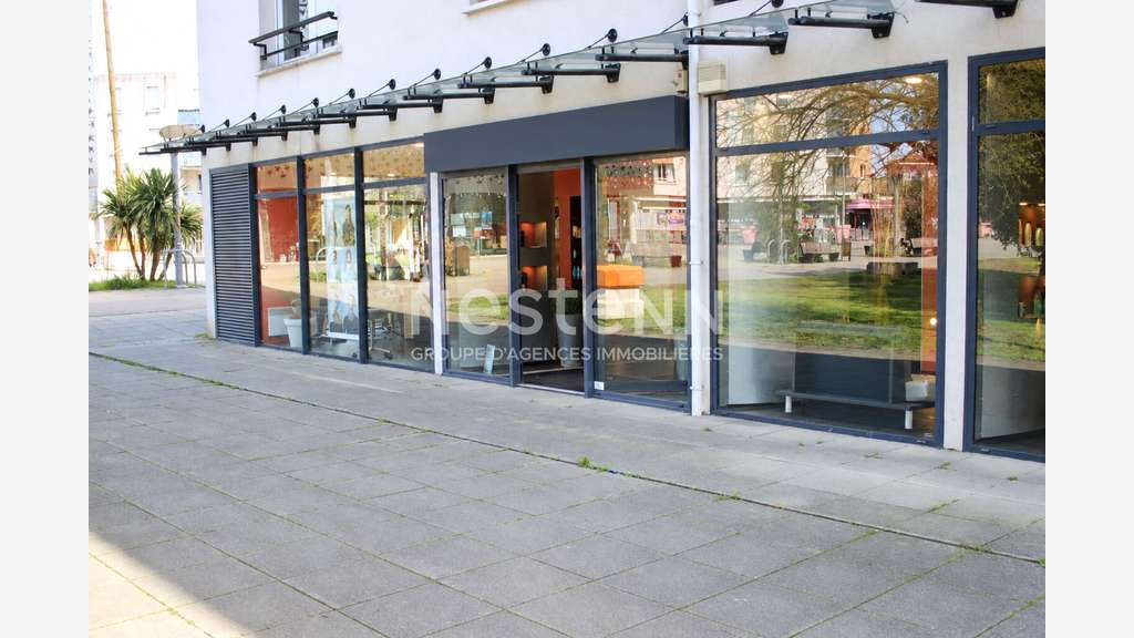 Location local commercial de 93m² à Talence Forum