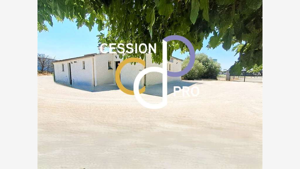 LOCAL COMMERCIAL 290 M² + TERRASSE SUR TERRAIN 2
